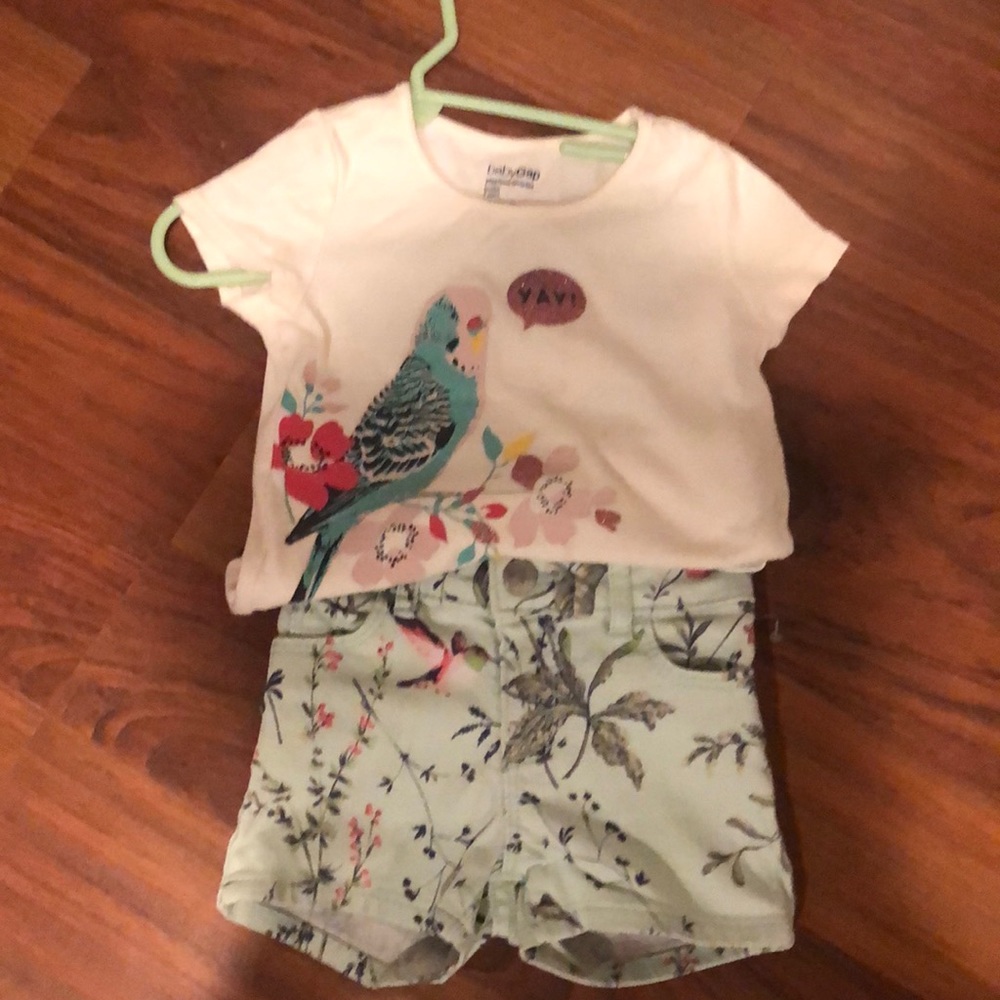 Little Girl’s shirt and floral jean shorts